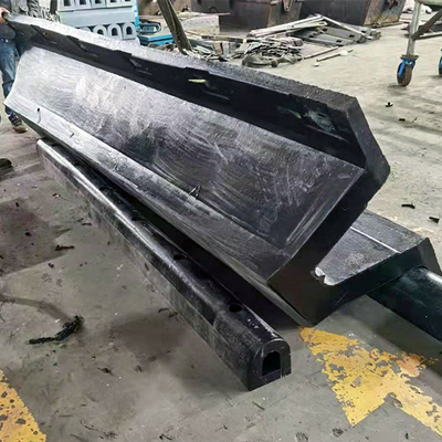 V300 * 1000L أسود المطاط الطبيعي نوع V درابزين لميناء جيتي