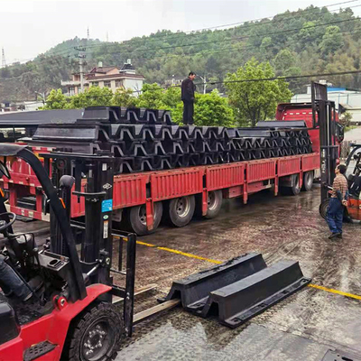 مصدات المطاط البحرية فائقة القوس OEM 1015kN قوة رد الفعل