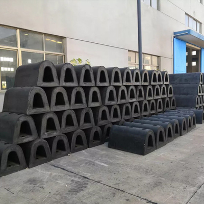 مصدات حوض قارب مطاطية سوداء من النوع D 300h تلبس مصدات ميناء بحرية مقاومة
