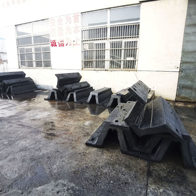 الحماية البحرية OEM Dock Rubber Fender V Type Arch Pianc 2002
