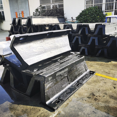 الحماية البحرية OEM Dock Rubber Fender V Type Arch Pianc 2002