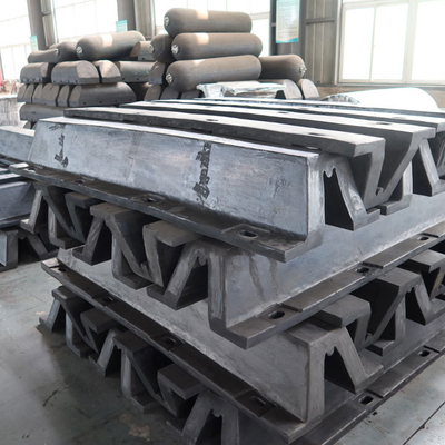 CCS Marine Natural Rubber Arch Fender من النوع V للسفينة إلى الرصيف