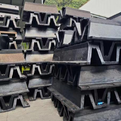 BV معتمد نوع V قوارب المواد البحرية المطاط Fenders على شكل V